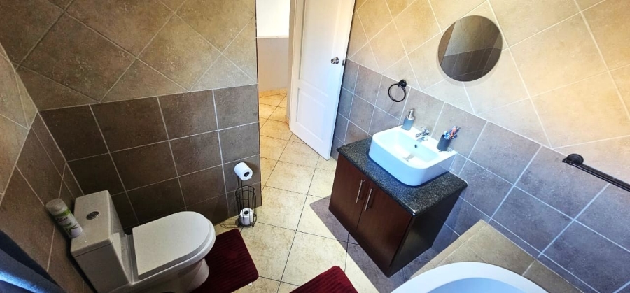 To Let 4 Bedroom Property for Rent in Safari Gardens North West